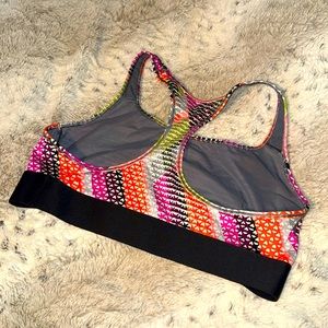 Sports bra without pads, pullover